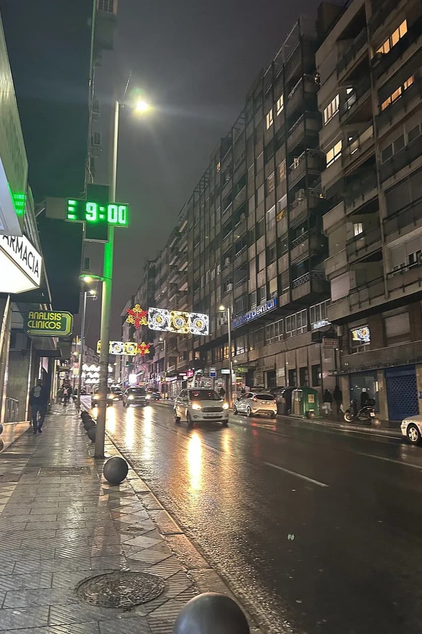 Una calle del centro de Jaén de noche
